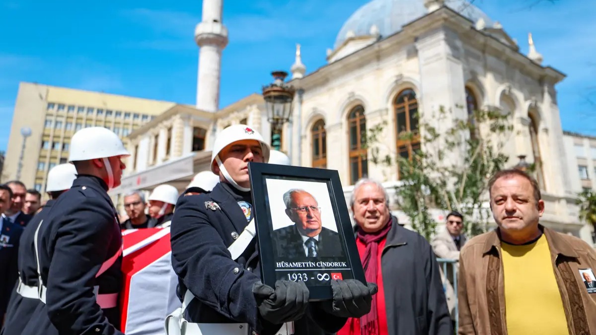 Türk Siyasetinin Duayeni Hüsamettin Cindoruk Ebediyete Uğurlandı! Siyaset Dünyası Yasta