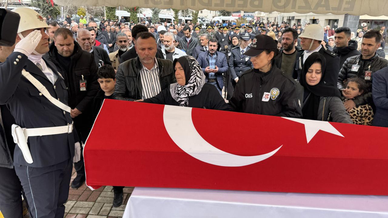 Türkiye Ağlıyor! Şehit Polisin Acı Vedası Yürekleri Dağladı
