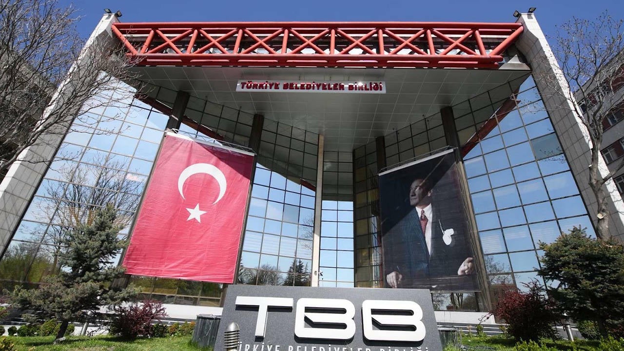 Türkiye Belediyeler Birliği Seçiminde Skandal! İmamoğlu'nun Mektubu Ortamı Gerdi, Yumruklar Konuştu!