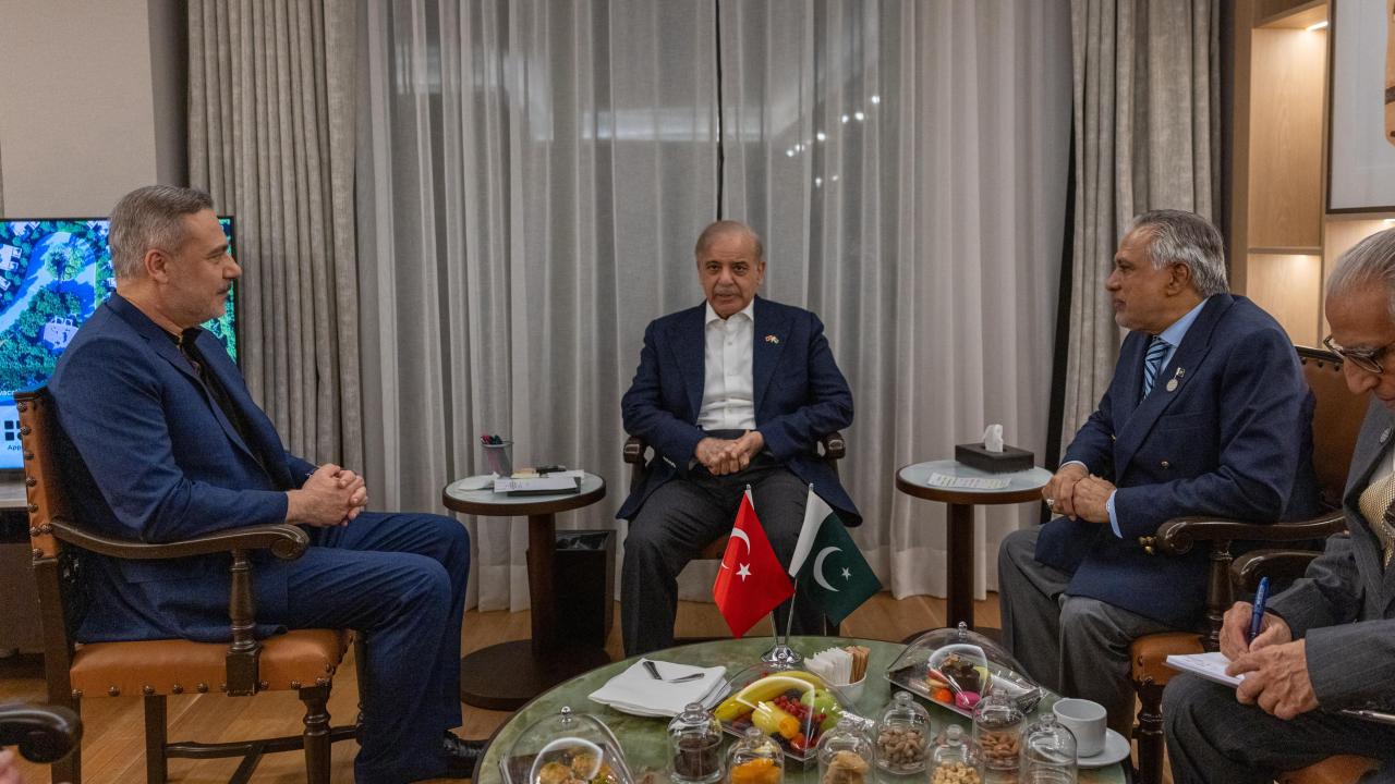 Türkiye ve Pakistan Arasında Kritik Zirve! Bakan Fidan'dan Şerif'e Beklenmedik Ziyaretin Perde Arkası