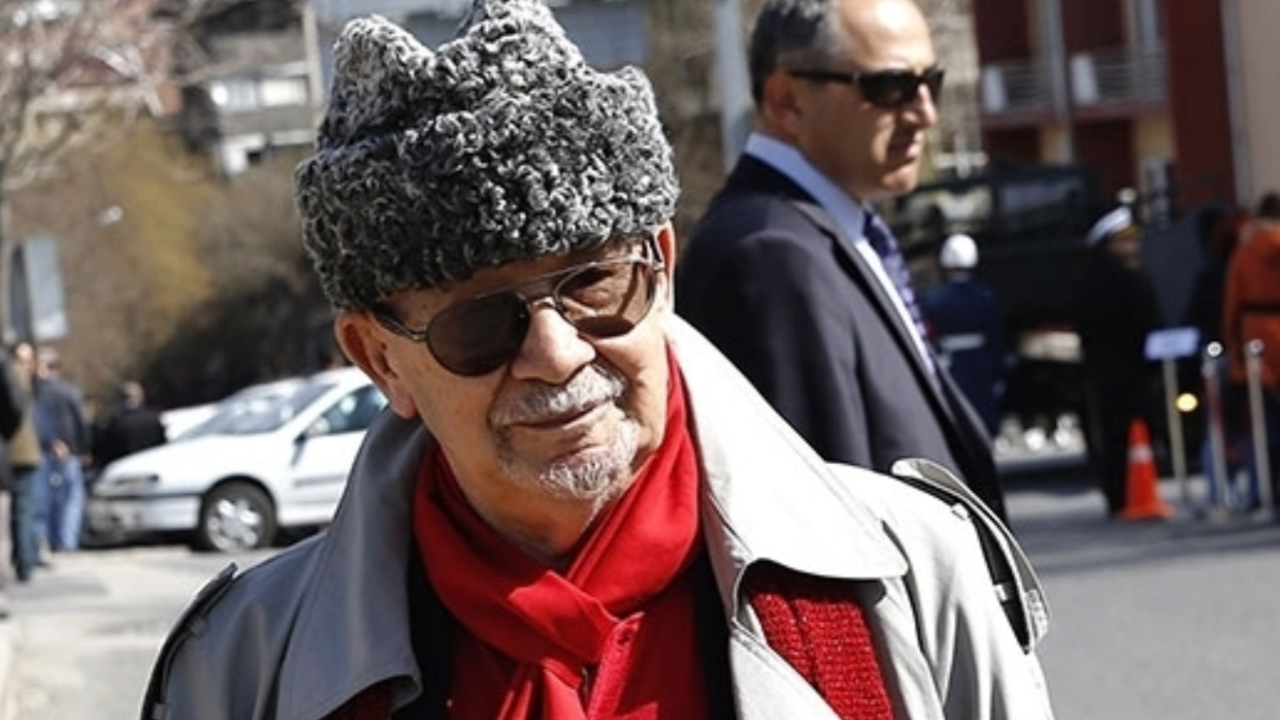 Türkiye Yasta! Ünlü Yazar ve Akademisyen Yalçın Küçük Hayatını Kaybetti