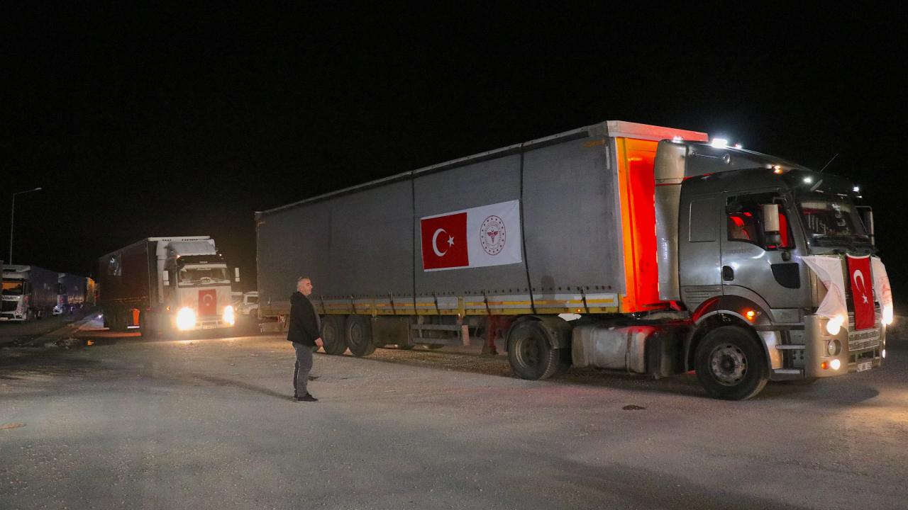Türkiye'den İran'a Şifa Eli! 6 Tır Dolusu Tıbbi Yardım Yola Çıktı