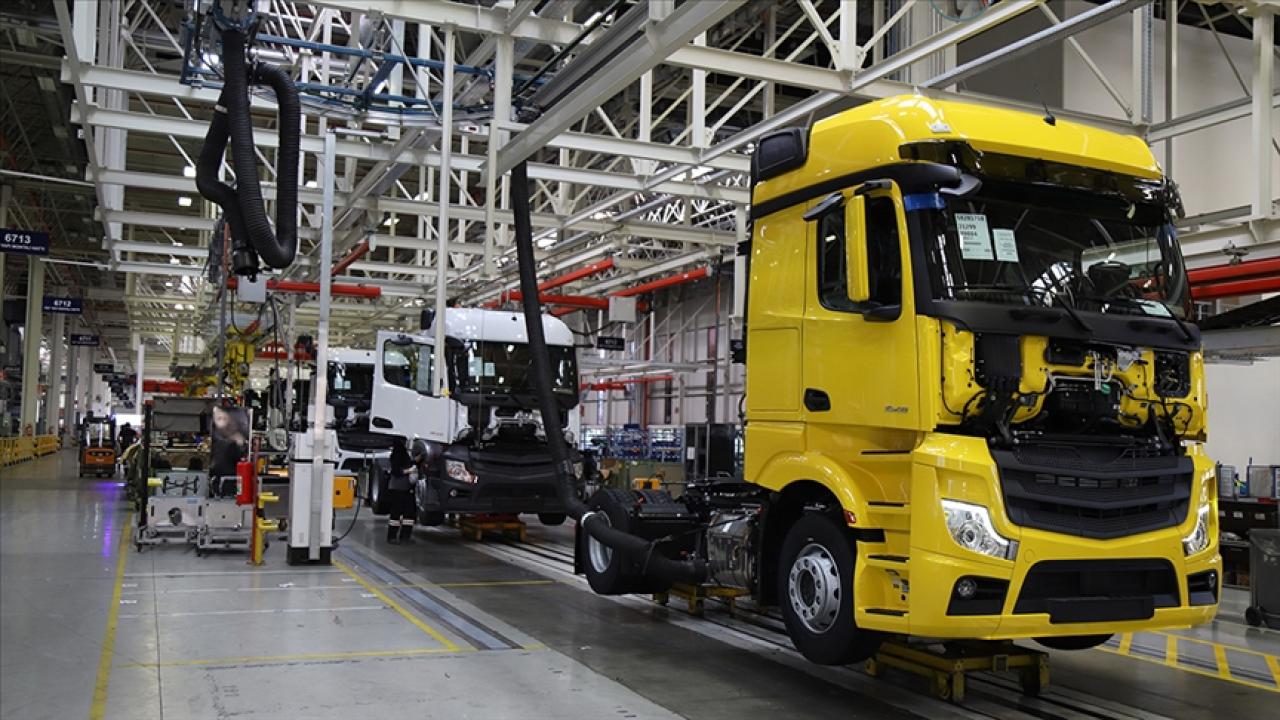 Türkiye'den Rekor İhracat! Kamyon ve Ticari Araçlar Dünyaya Açılıyor