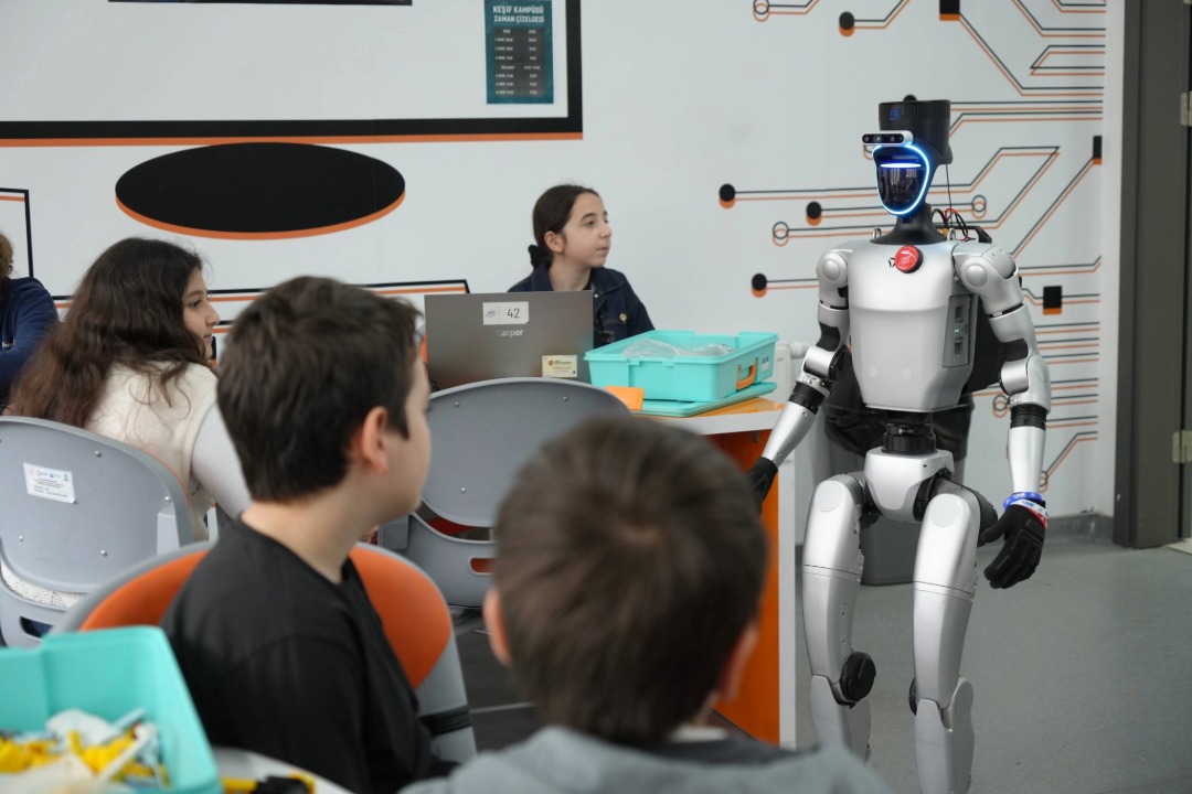 Türkiye'nin İlk Robot Vatandaşı İş Başında! CANİKMAN Samsun'u Sallıyor!