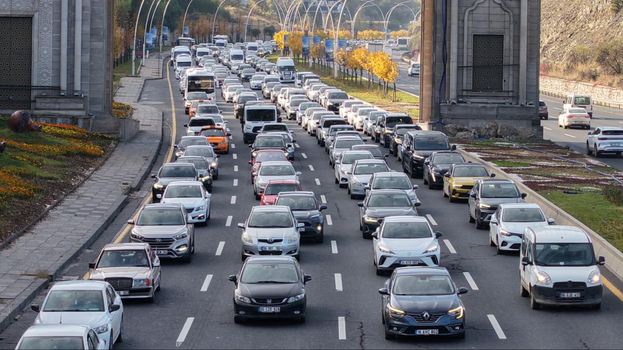 Türkiye'nin Otomobil Cenneti Bu 4 Şehir! Trafiğe Kayıtlı Araçların Yarısı Burada!
