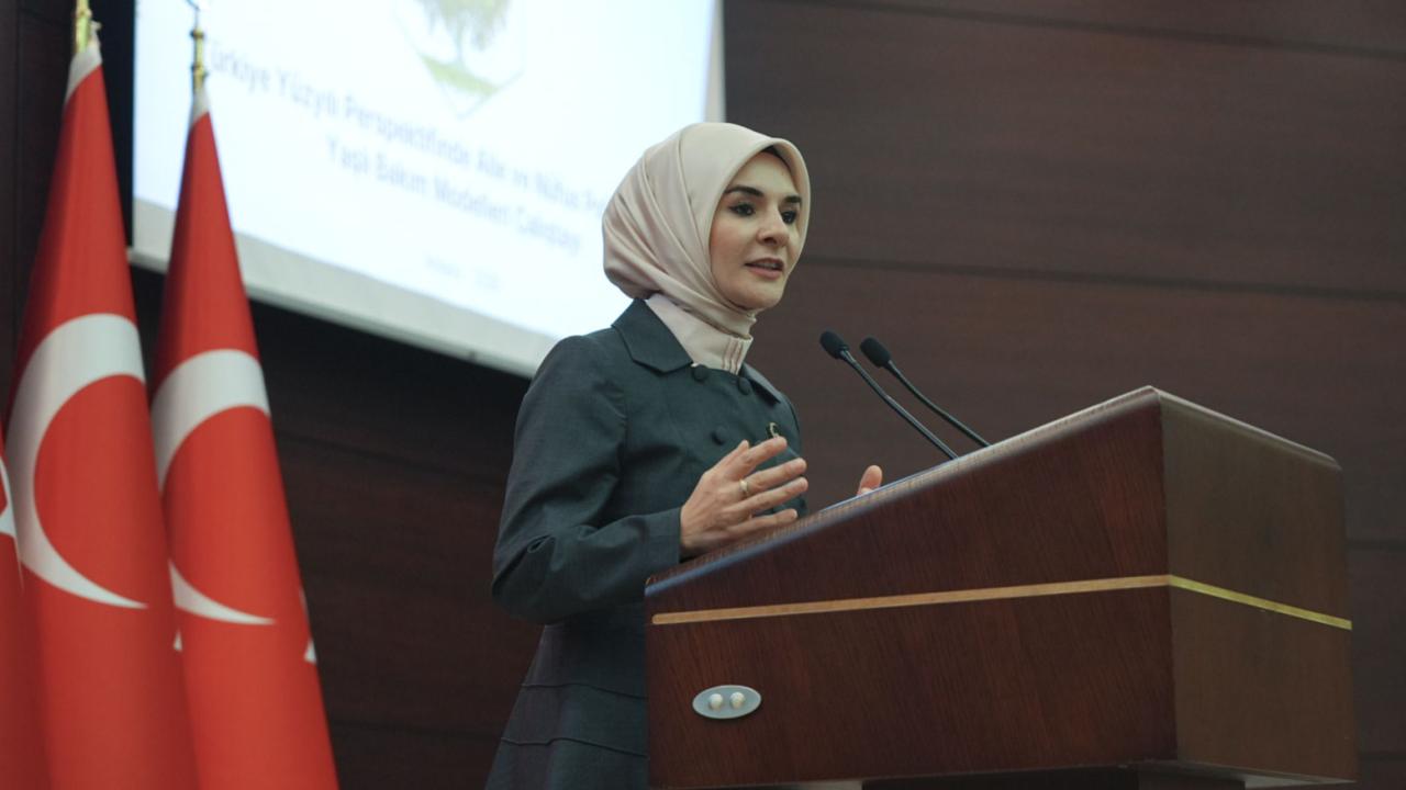Türkiye'nin Yaşlılarına Teknoloji Müjdesi! Bakan Göktaş'tan Dijital Dönüşüm Hamlesi