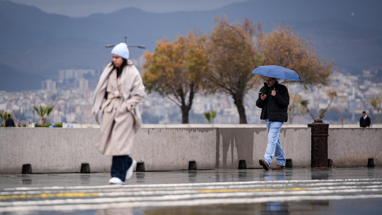 Türkiye'ye Kara Bulutlar Çöküyor! İşte Hafta Sonunun Hava Durumu Kabusu