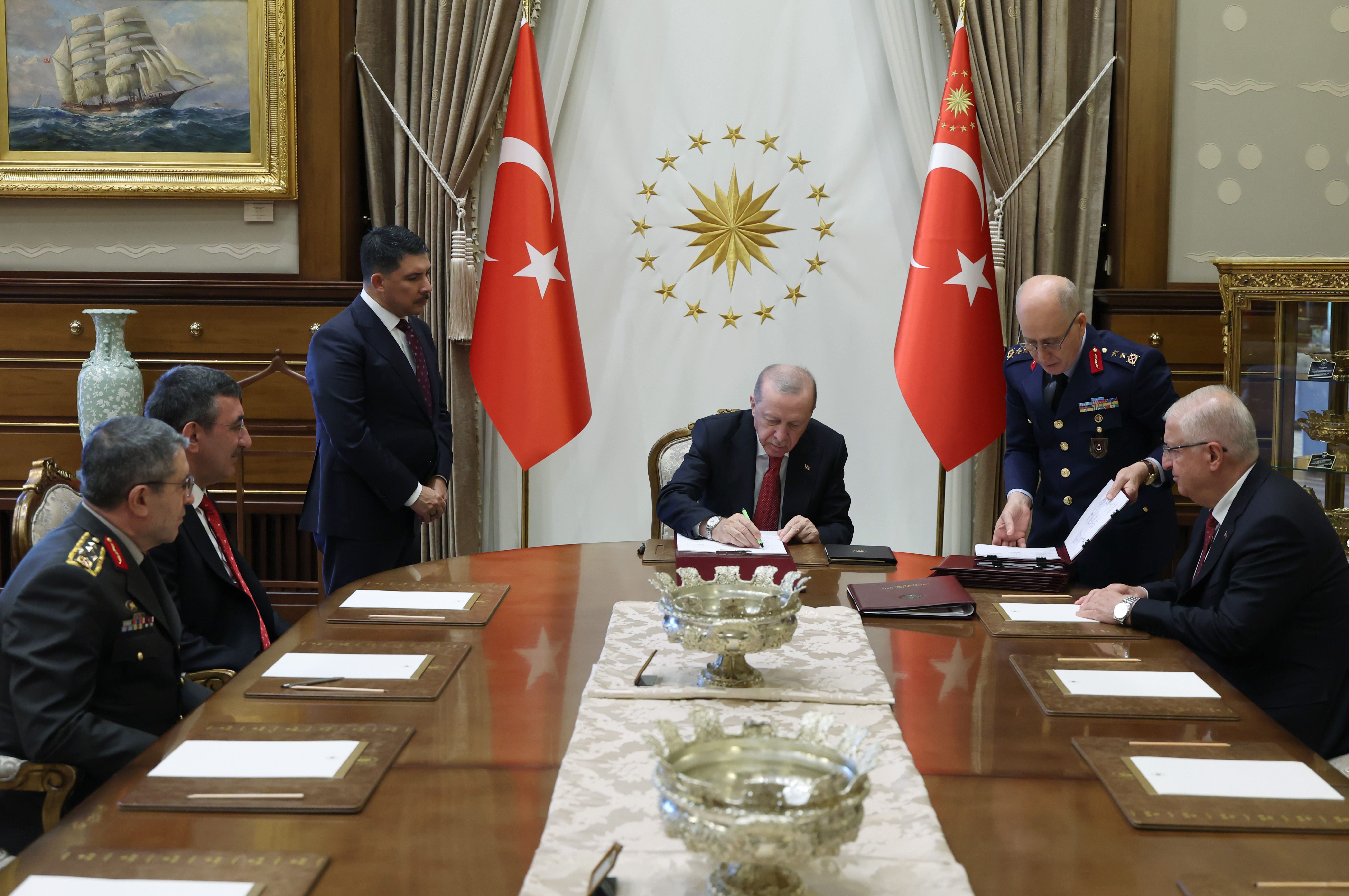 Yüksek Askeri Şura Kararları Resmi Gazete'de Yayımlandı: Türk Silahlı Kuvvetleri'nde Yeni Dönem
